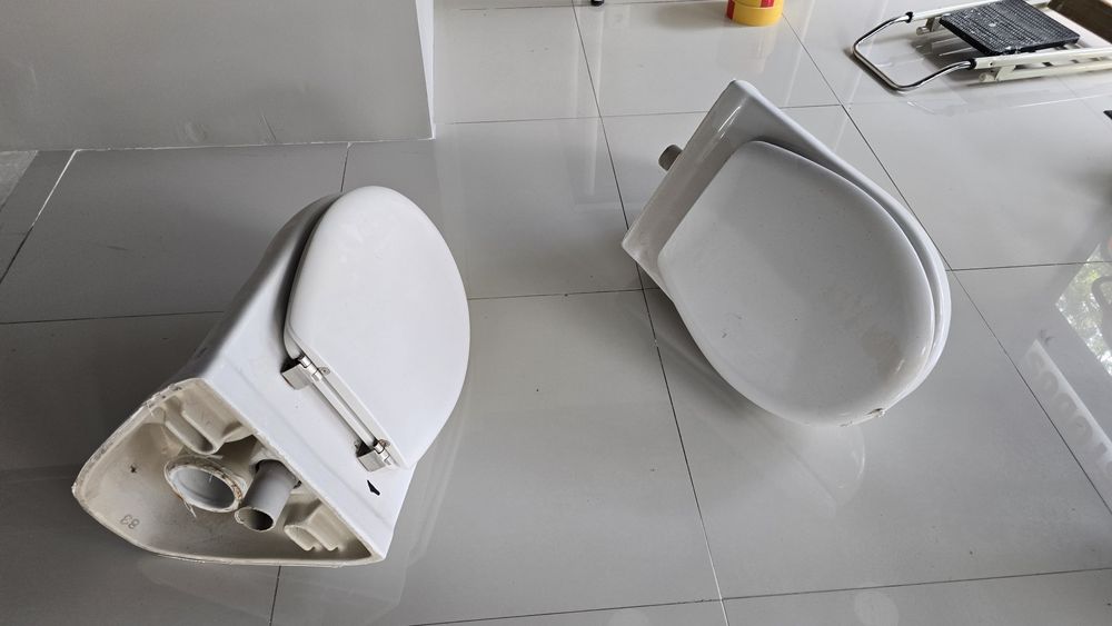 2 Sanitas Roca sem uso apenas foram montadas