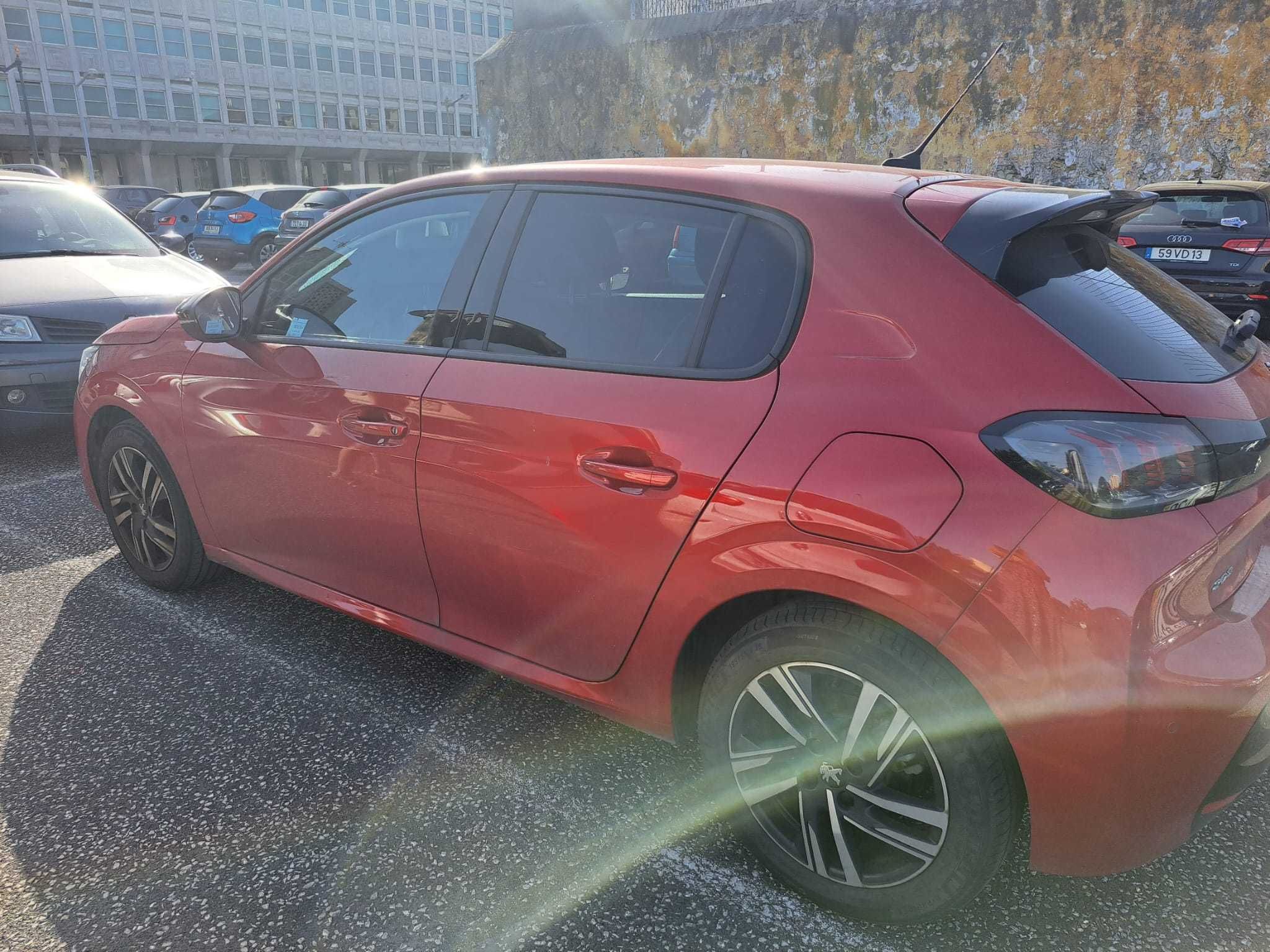 Peugeot 208 1.2 PureTech Allure EAT8 (garantia até DEZ 2025)