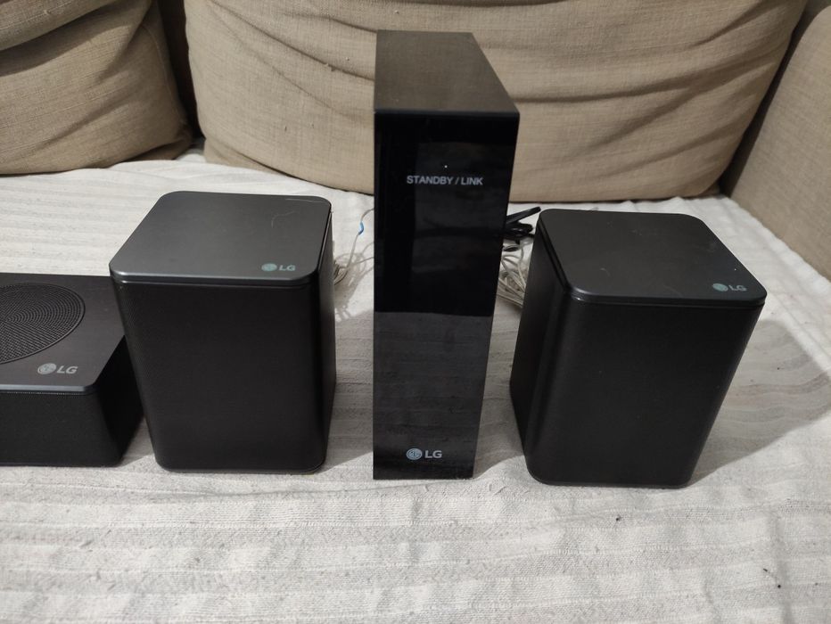 Soundbar LG SN7Y + Colunas Traseiras LG SPK8-S ( 5.1.2 Dolby Atmos)