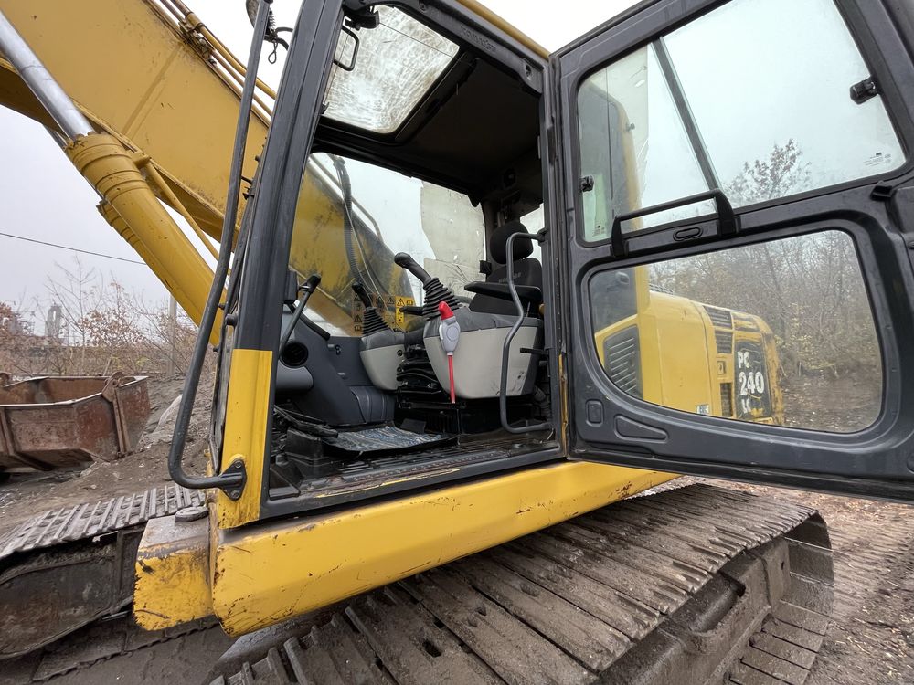 Гусеничный экскаватор Komatsu PC 240NLC-8