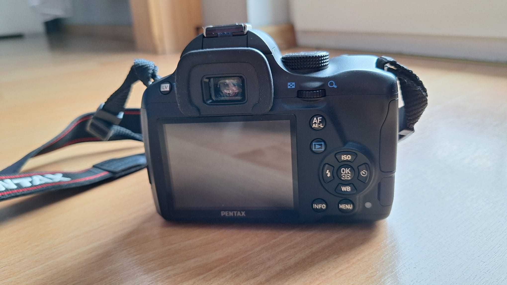Pentax K-50 + Obiektyw 18-55mm WR – Lustrzanka w świetnym stanie!