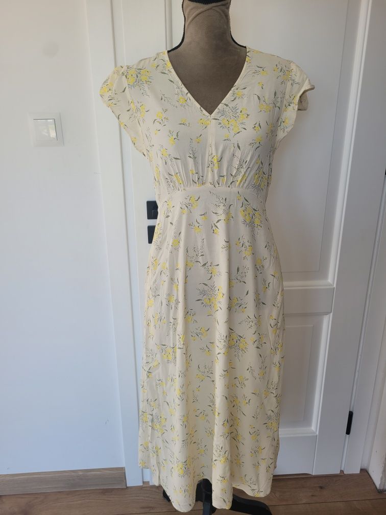 Sukienka w kwiaty Uniqlo