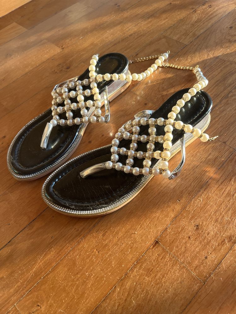 Sandálias pretas com pérolas Shein,como novas,tamanho 37,8€