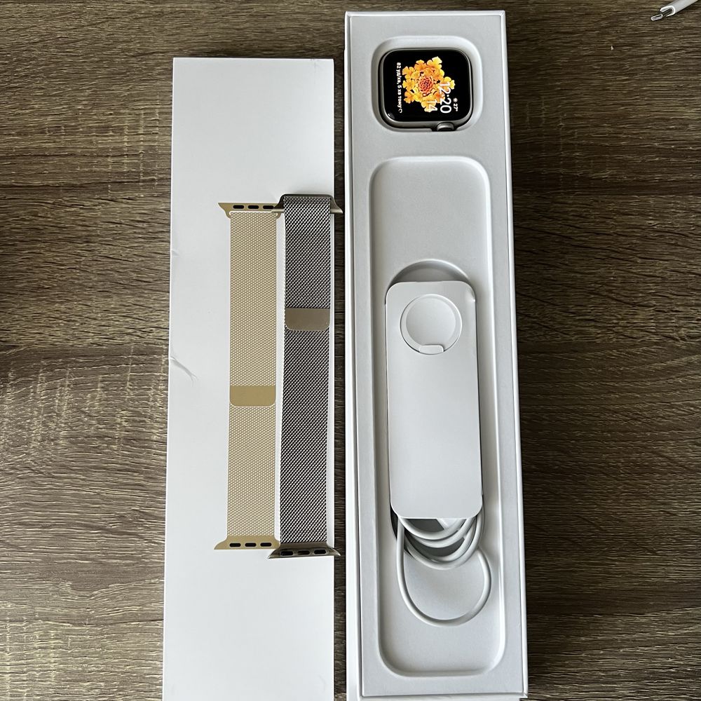Аpple Watch SE Starlight Aluminum Case 40MM