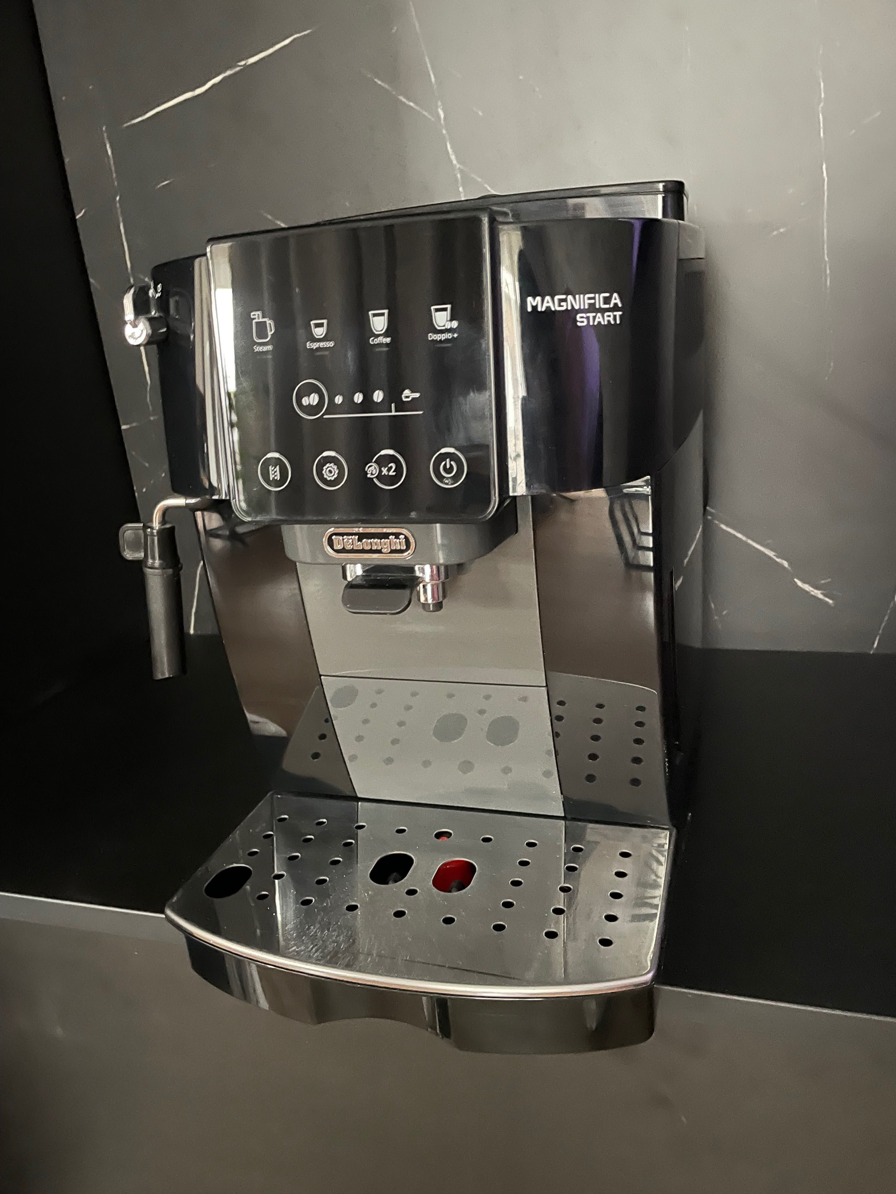 Ekspres do kawy DeLonghi Ecam 220.21.B.