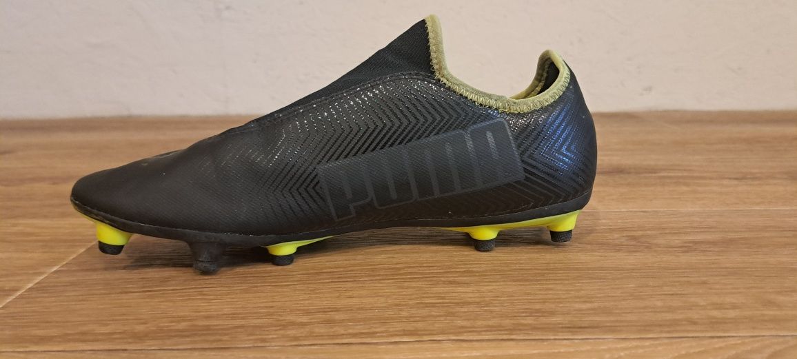 Футбольні бутси Puma