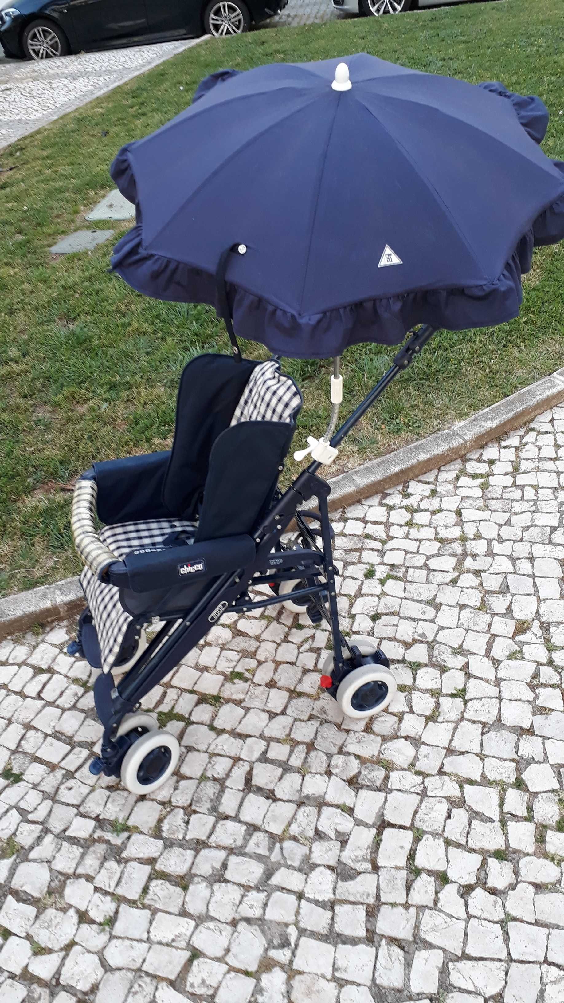 conjunto trio de carrinho bebé da Chicco, cadeira, berço e ovo.