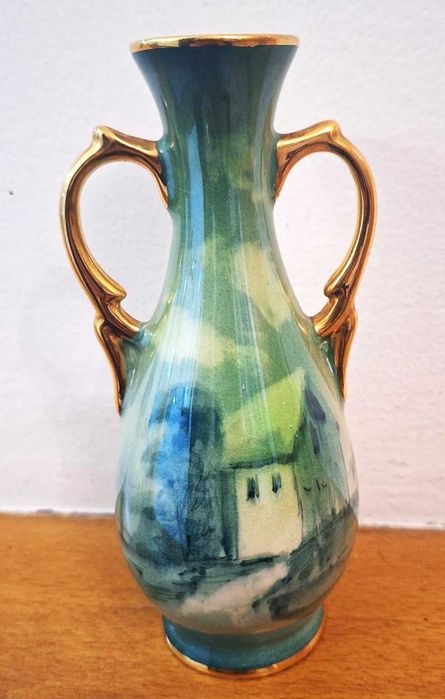 Pequena ânfora em porcelana europeia