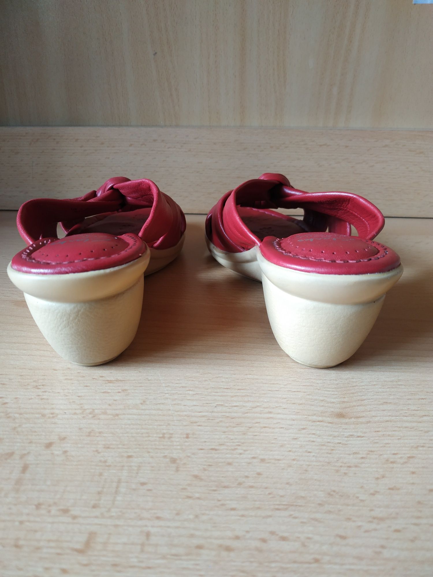 Klapki Clarks skóra rozmiar 36.