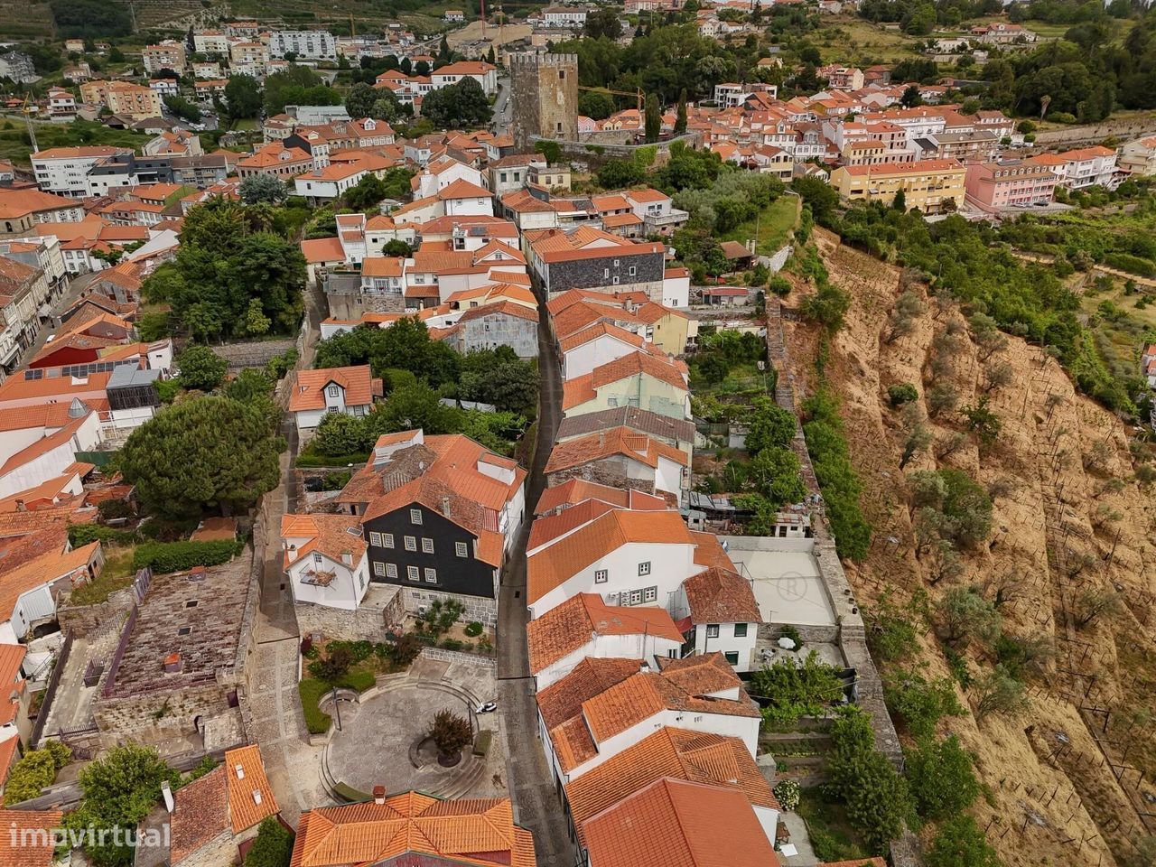 Moradia T3 | 4 Pisos | Logradouro | Castelo | Lamego