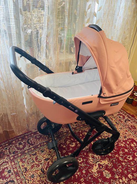 Продається дитяча коляска 2 в 1 фірми Richmond Leo ( пудровий колір)