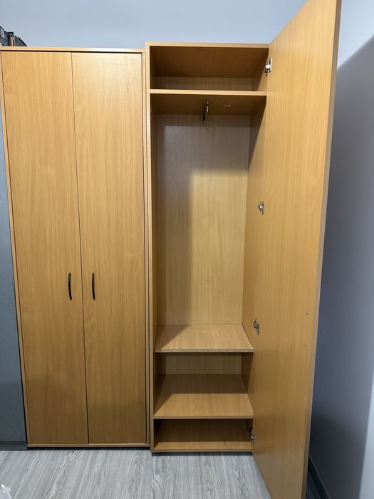 Шафи офісні з поличками