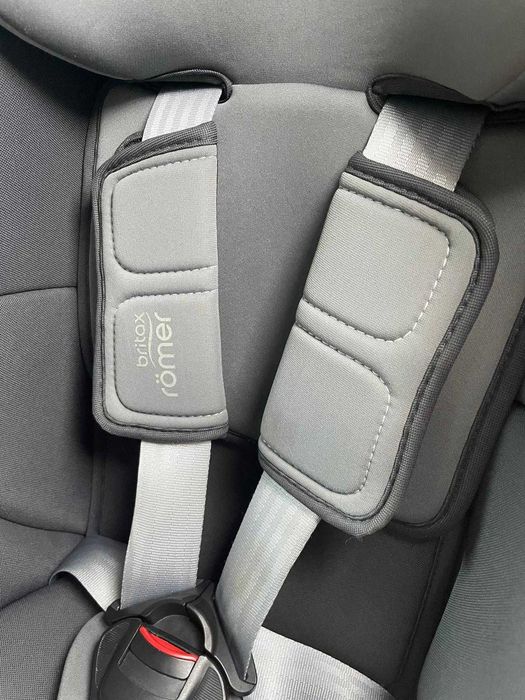 Fotelik samochodowy Britax Römer Dualfix 2 R obrotowy ISOFIX RWF 0–18