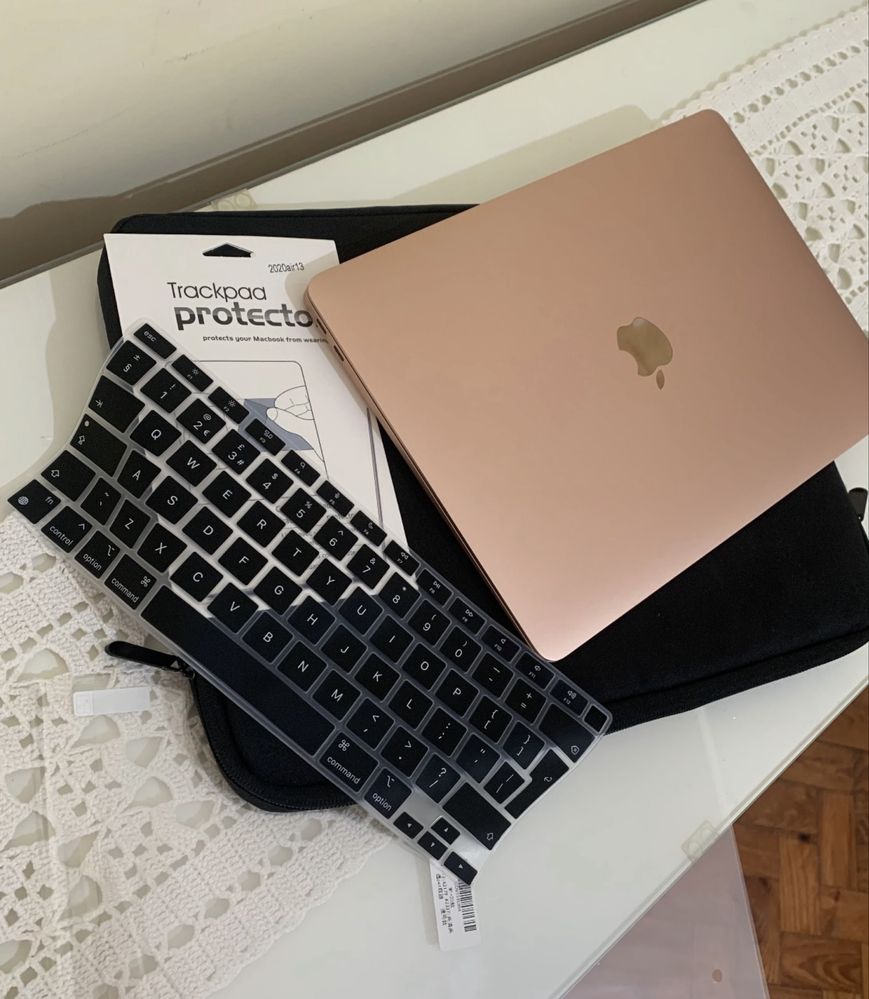 MacBook Air 2020 | 13.3" 15 | 8 GB | 512 GB SSD | dourado |