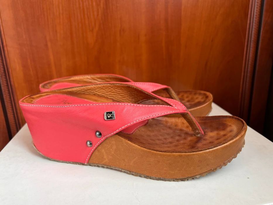 Шкіряні шльопки 36 р