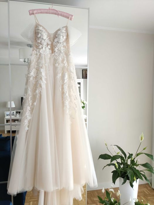 Suknia ślubna tiulowa Allure kwiaty 3D - roz. L na 176 cm