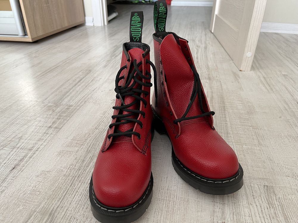 Продам шкіряні червоні ботинки Solovair 38 розмір