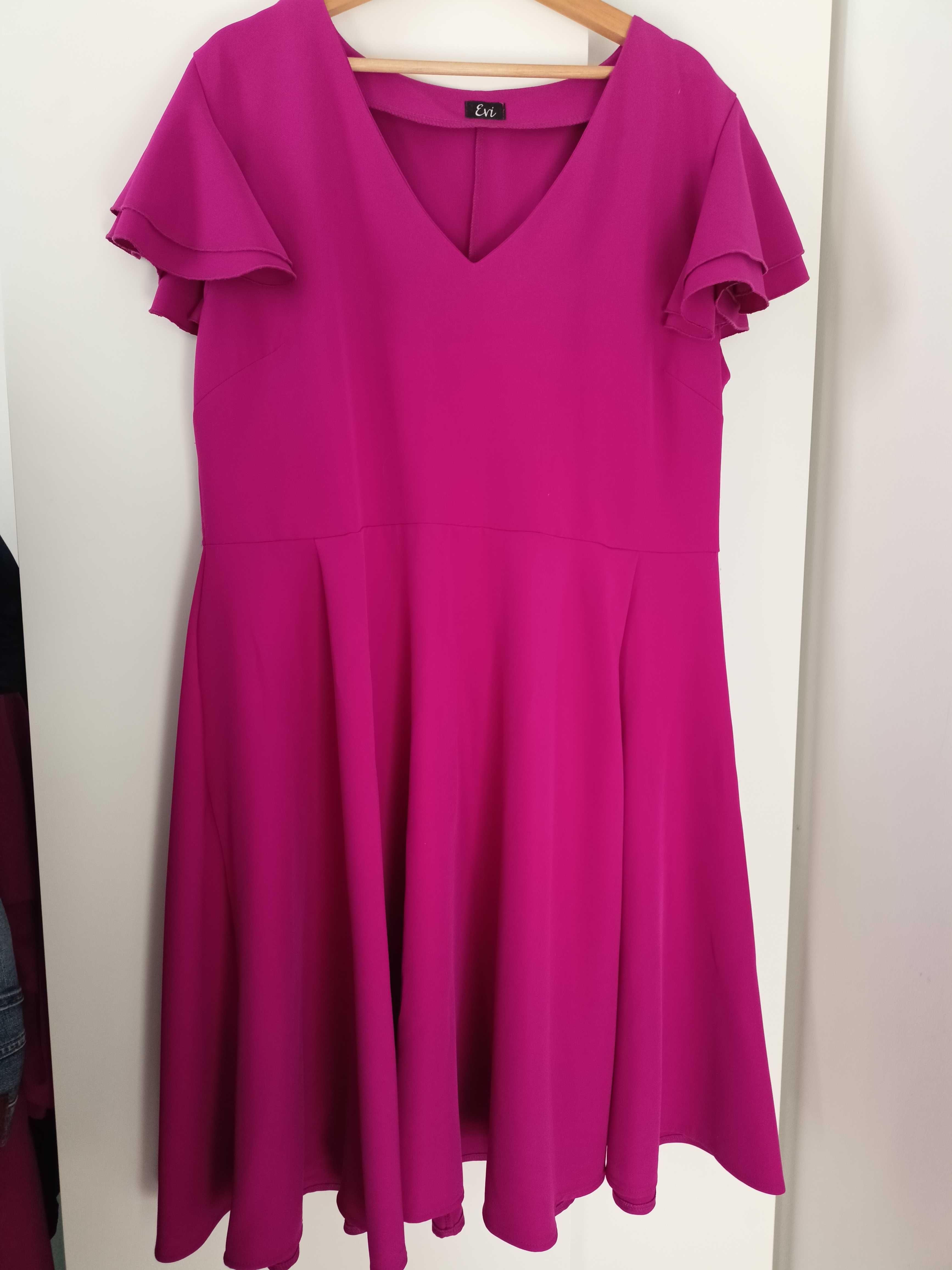 Elegancka sukienka w fuksjowym, różowym kolorze