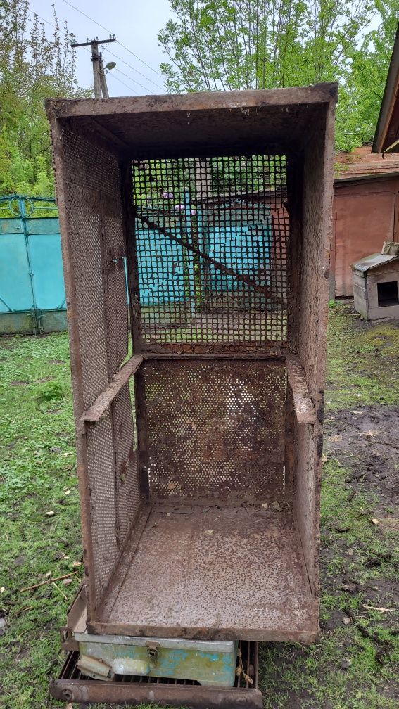 клітки для утримання нутрій.