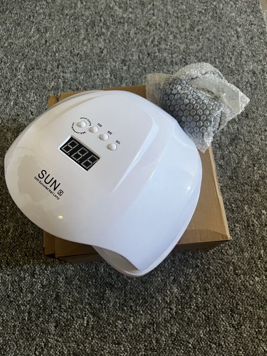 Продам новую лампу для гель лака.  Лаки в подарок .Цена 327 грн.