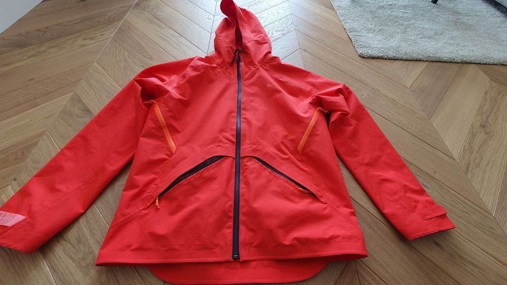 Kurtka turystyczna Decathlon Quechua