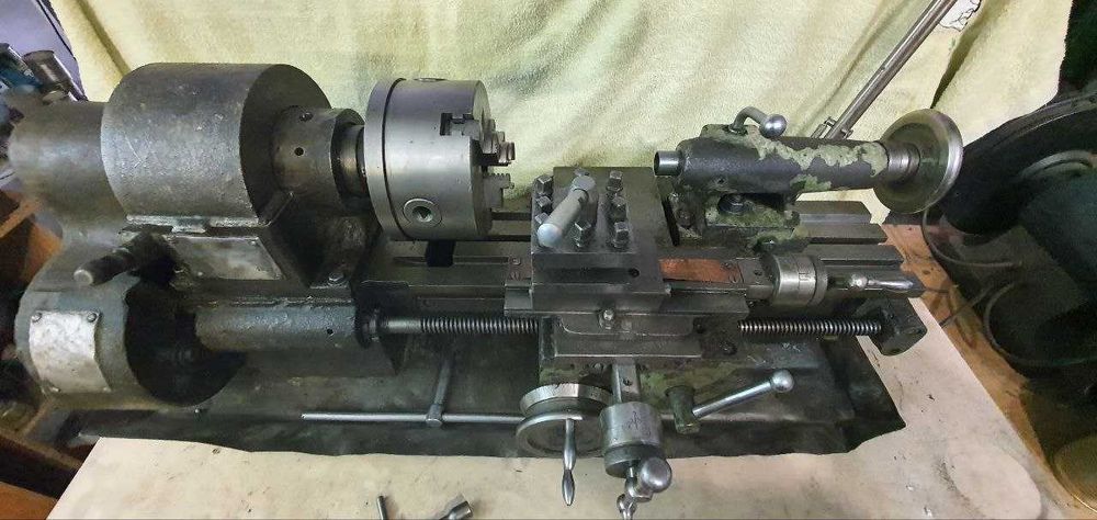 Токарний верстат тв16