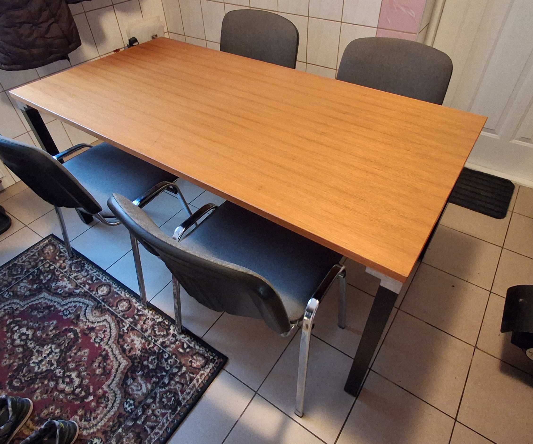 Sprzedam stół z 4 krzesłami