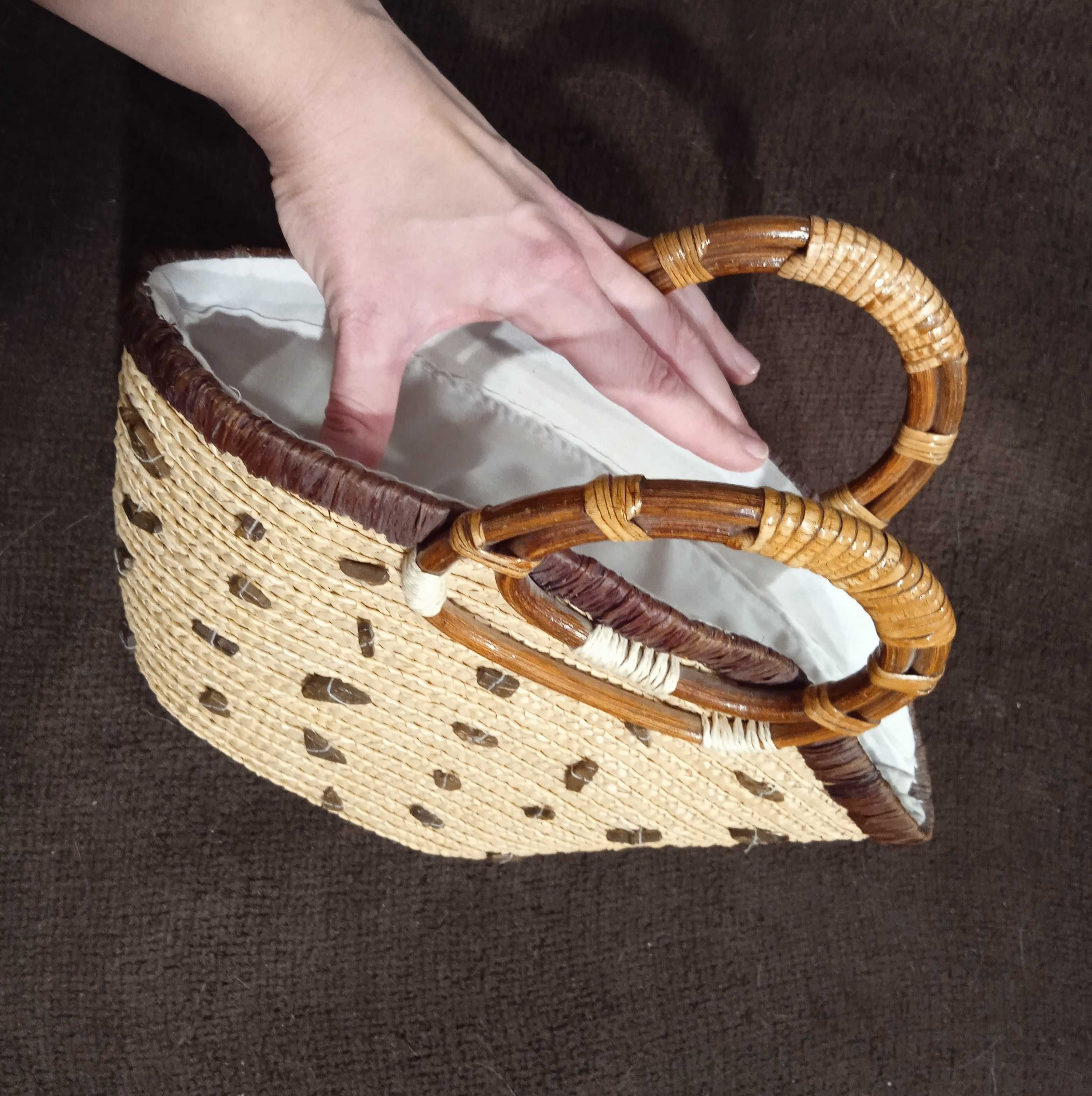 Torebka słomkowa/rattanowa z ozdobnymi kamyczkami