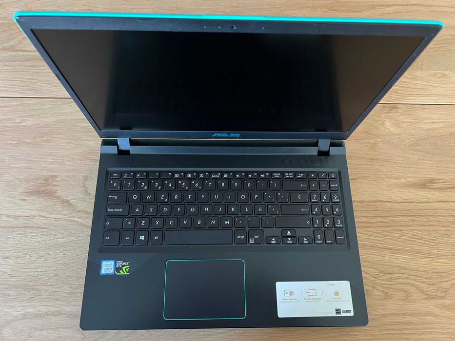 Portátil Asus X560U Core i5 8th, 16Gb Ram, disco SSD M.2, Windows 11