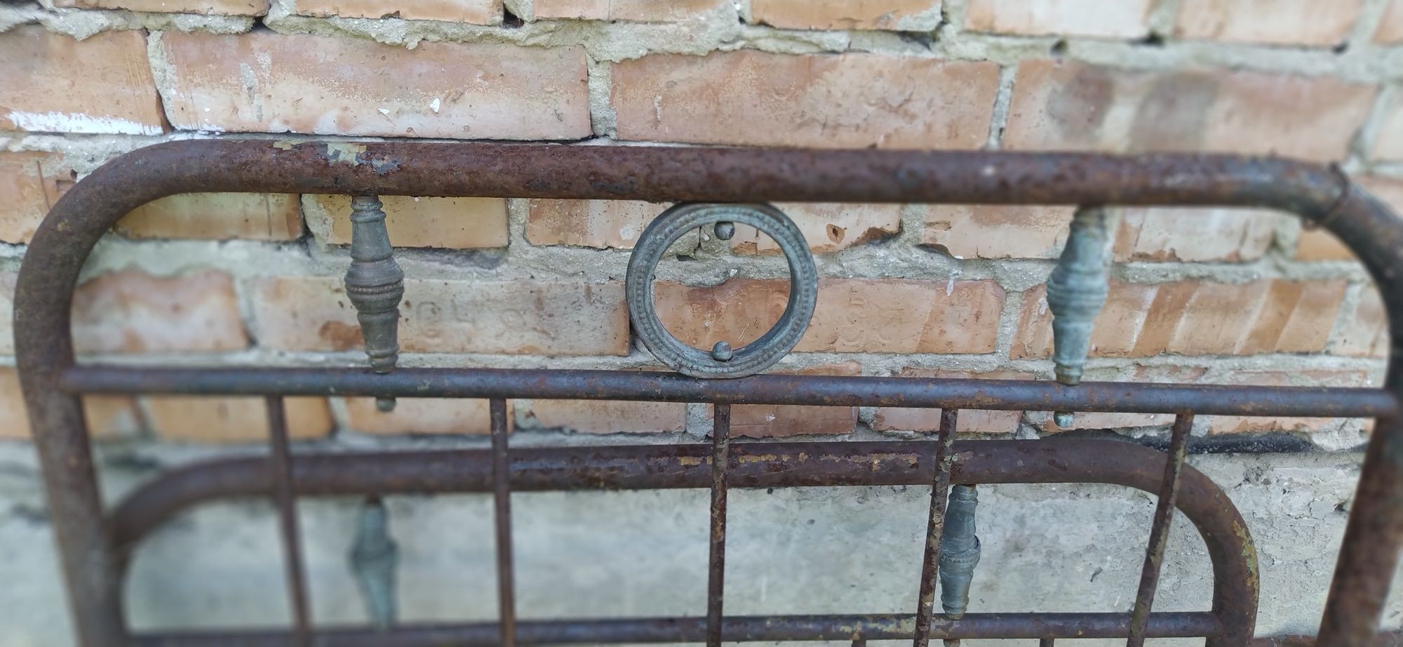 Стародавні металеві бильця до ліжка поч. ХХ ст. х декоративними вставк