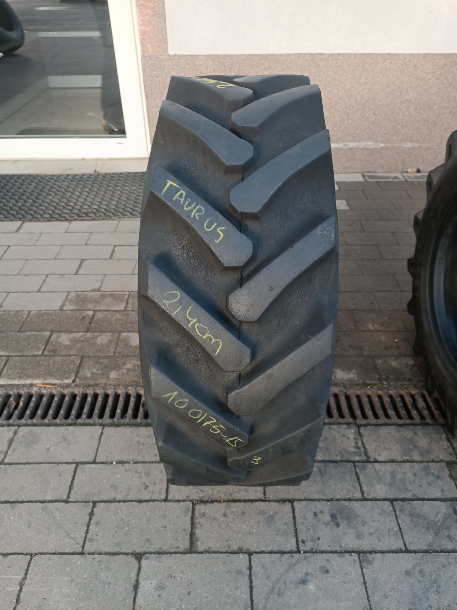 10.0/75-15.3 Taurus opona rolnicza używana