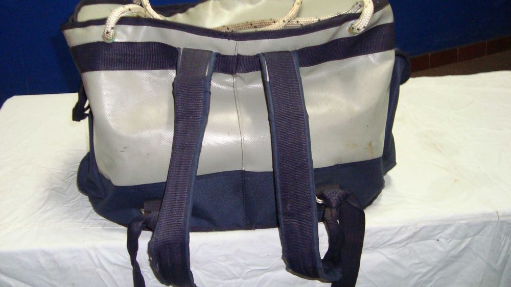 bancos  e  mochilas  para  pesca