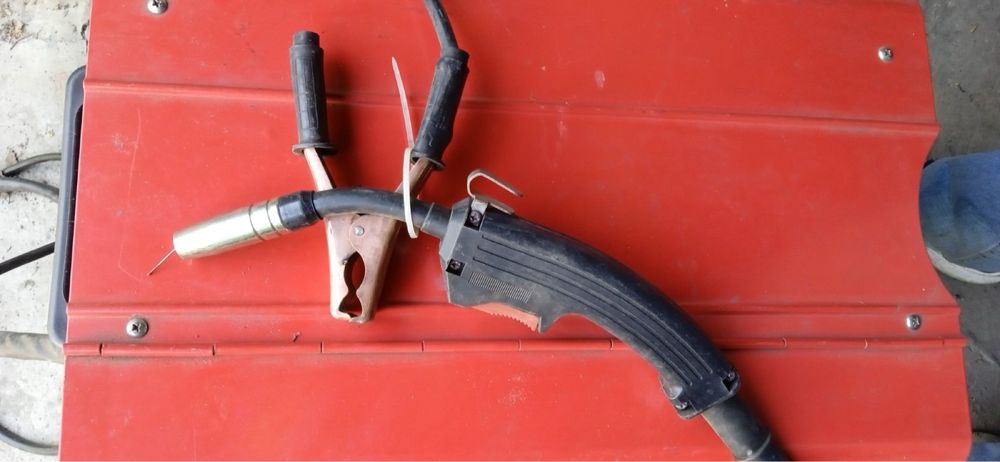 Зварювальний напівавтомат з проводокою