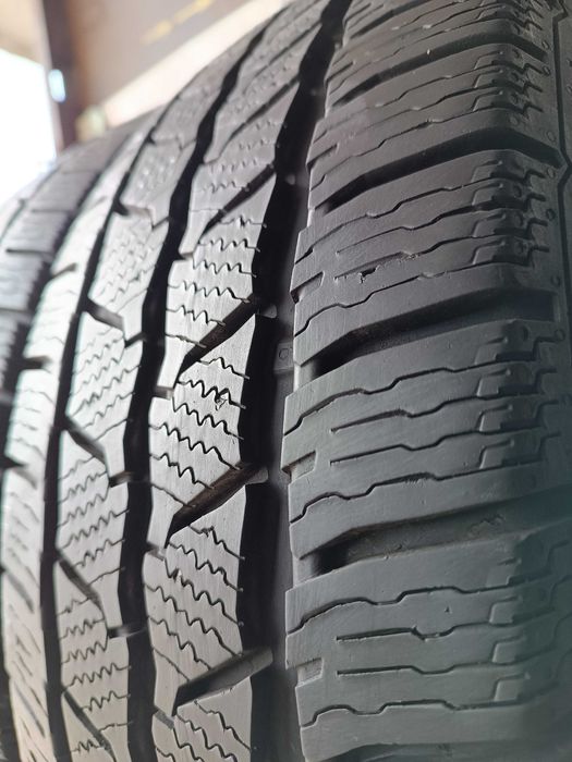Зимові шини 215/65 R16C Сontinental van contact winter 2020 рік