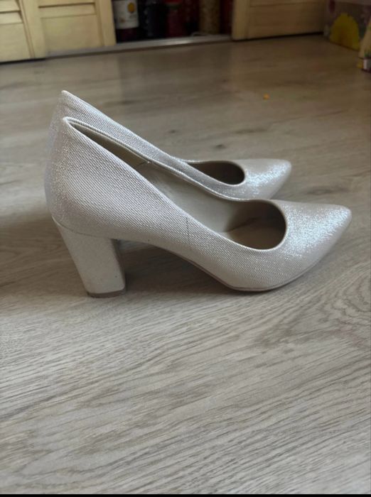 Buty na obcasie brokatowe