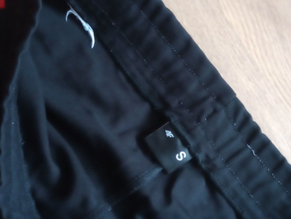 Spodnie dresowe damskie 4F