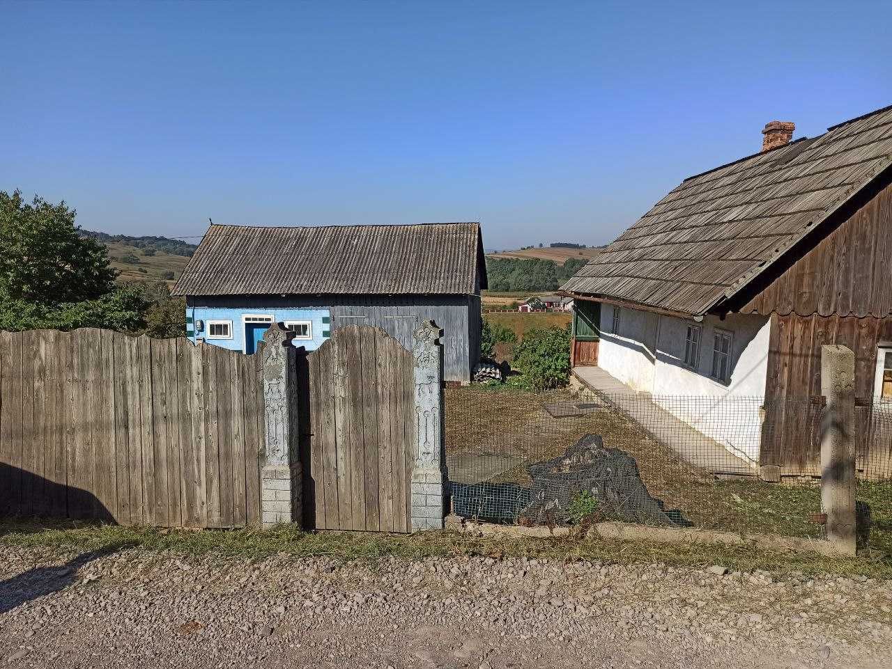 Будинок із земельною ділянкою, село Коровія (Чернівецька обл.)