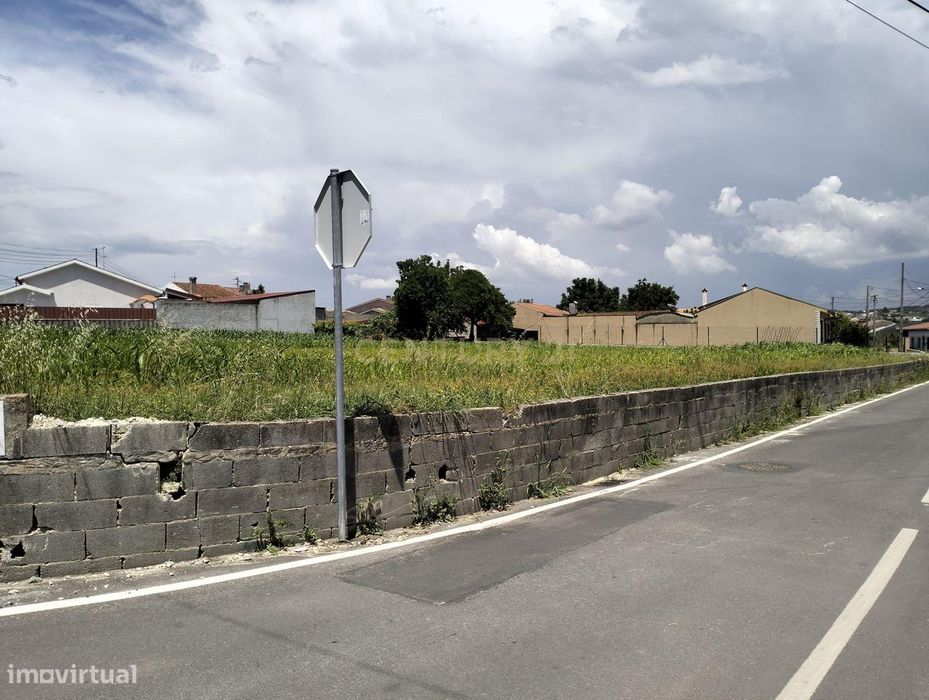 Terreno para construção em Eixo