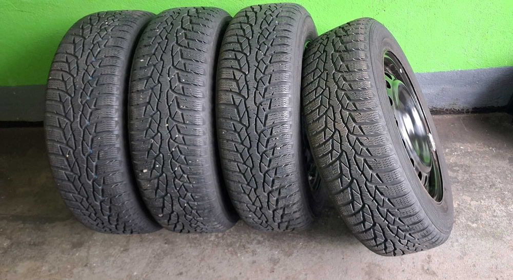 Sprzedam 4 koła zimowe NOKIAN WR D4. 185/65/15, Toyota Yaris IV.