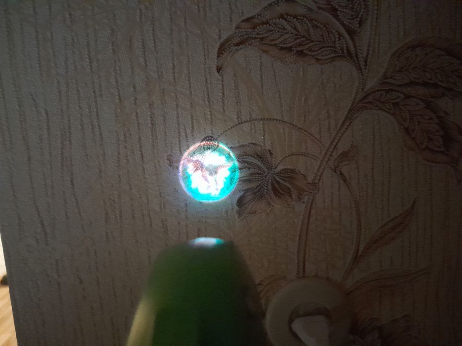 Пистолет, проэктор, динозавры.