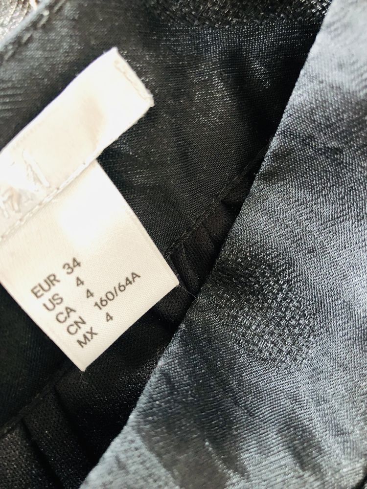 Nowa bez metki. r.34. Czarna rozkloszowana żakardowa spódnica midi H&M
