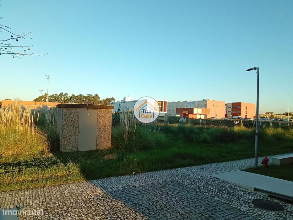 Terreno Urbano com Projeto Aprovado de Residência Universitária em Ave
