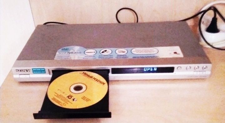 Универсальный Музыкальный центр  SONY 5 кол Радио TV DVD