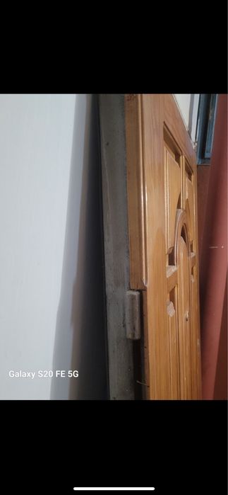 Двери входные металические.