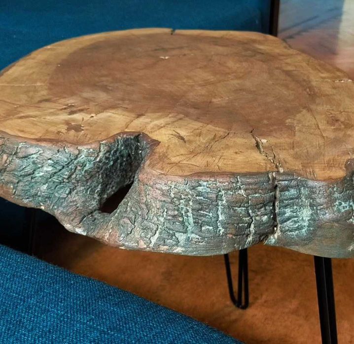 Mesa decorativa de madeira maciça de Oliveira