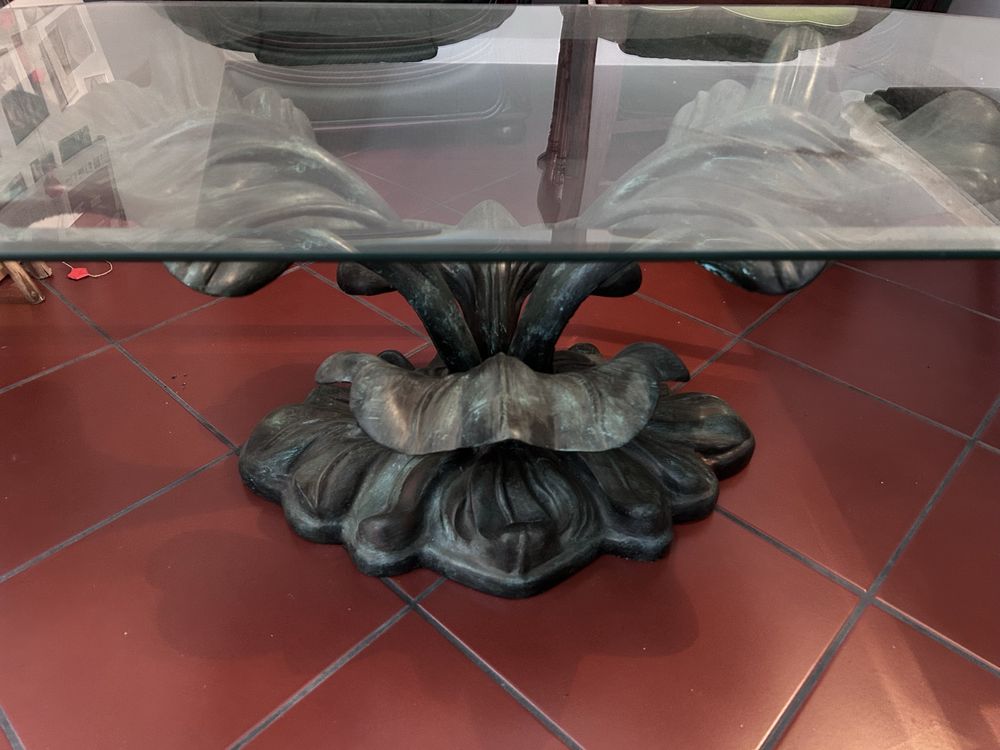 Mesa de vidro com pés