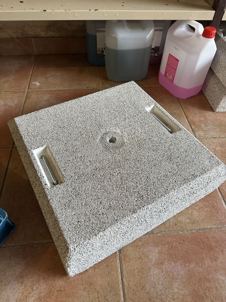 Bases de pedra para chapéu de sol