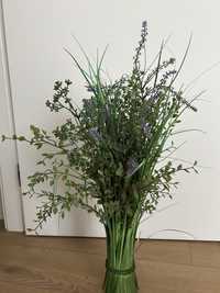Bukiet sztucznych roślin i kwiatów