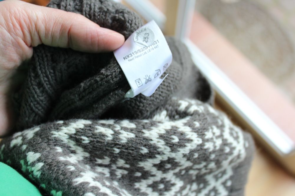 oliwkowy sweter skandynawski wzór rozmiar M