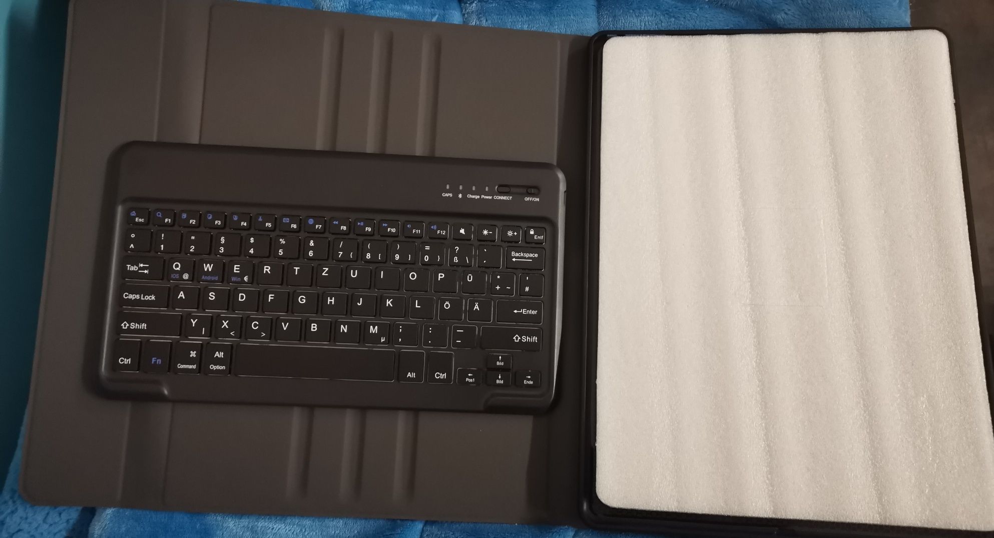 Capa para IPad com teclado da marca Fogari